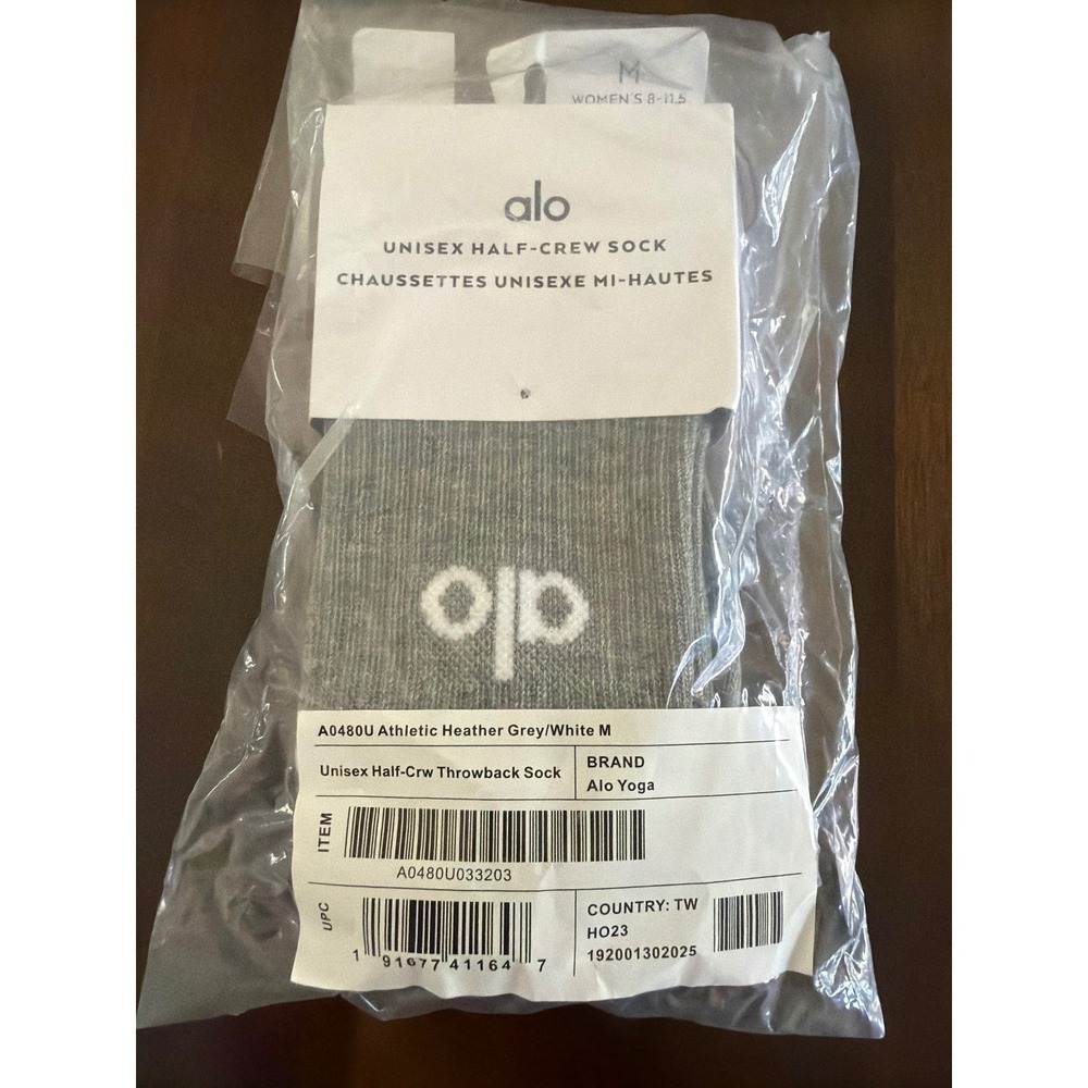 ALO Yoga Half-Crew Throwback Socks Gray/White NWT M Retro Soft Girl Athleisure - Picture 3 of 4
